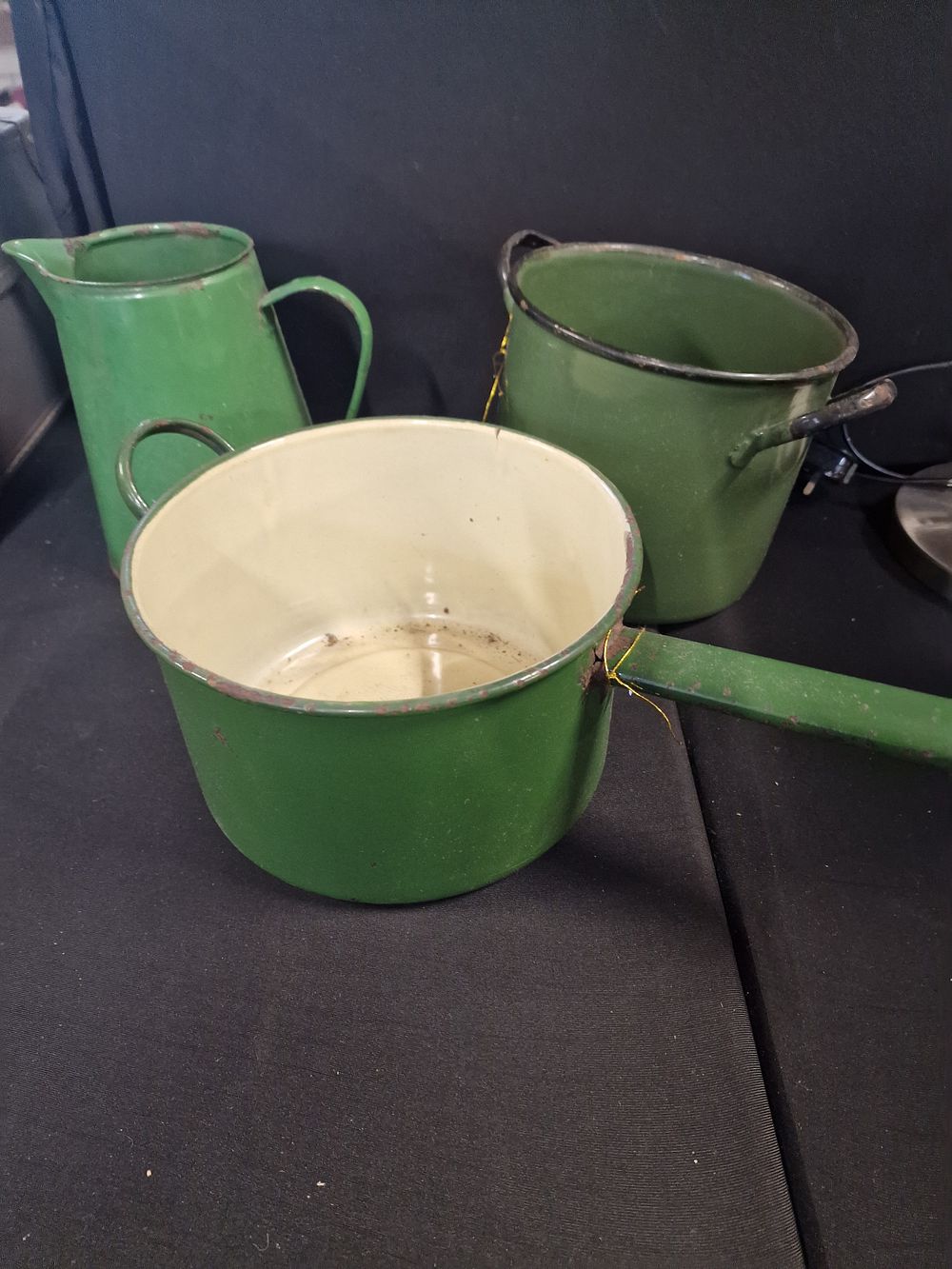 Lot 343: Vintage enamel kitchen ware