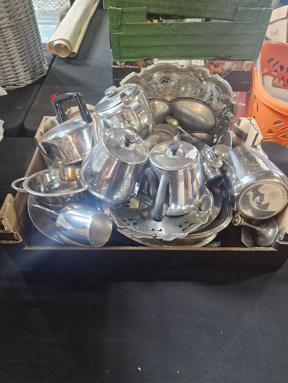 Lot 383: Mixed Selection of Metal Ware