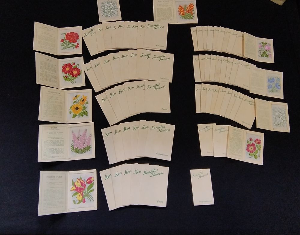 Lot 368: 48 x Vintage cigarette cards containing silk flower...