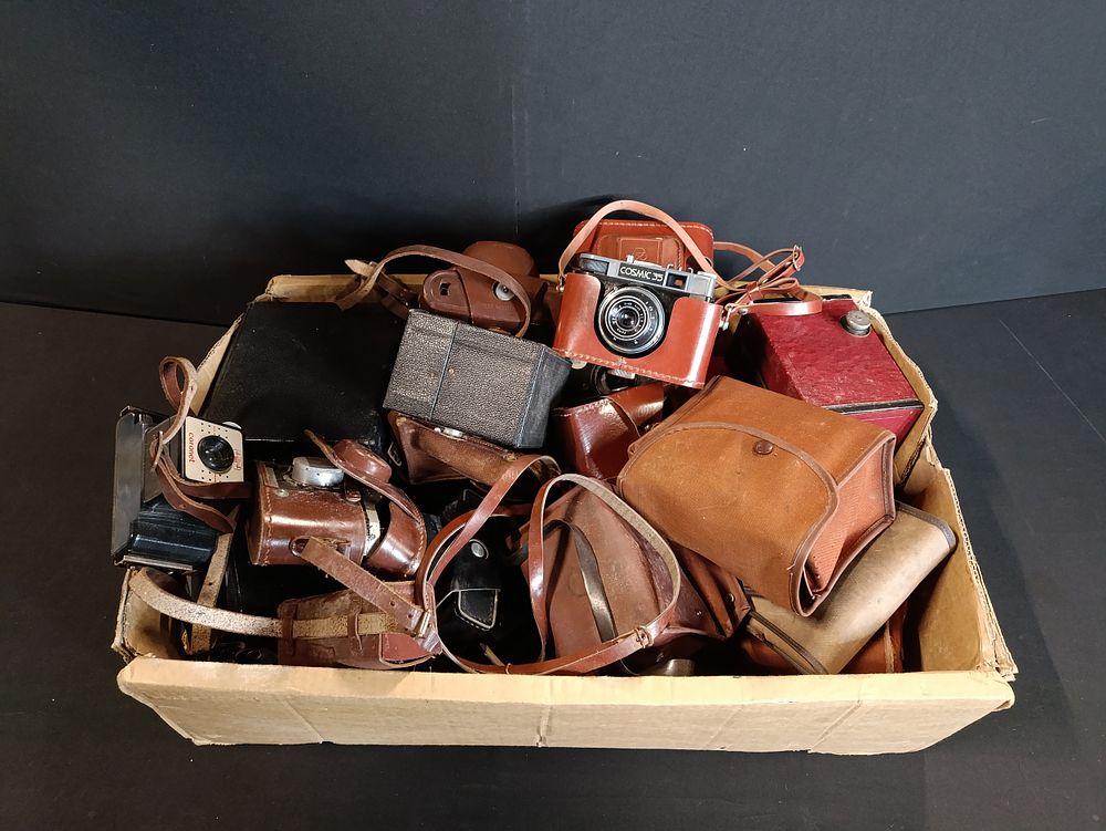 Lot 384: Large box of vintage cameras including Kodak, Voigtlander,...