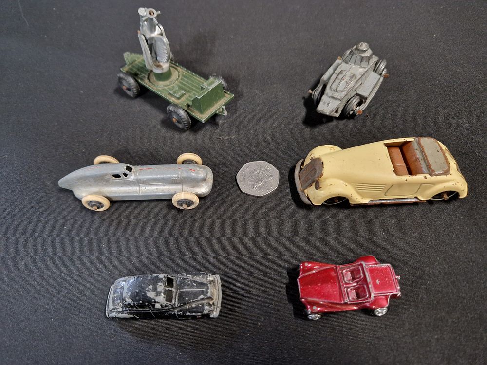 Lot 418: Collection of vintage diecast toys including military vehicle...