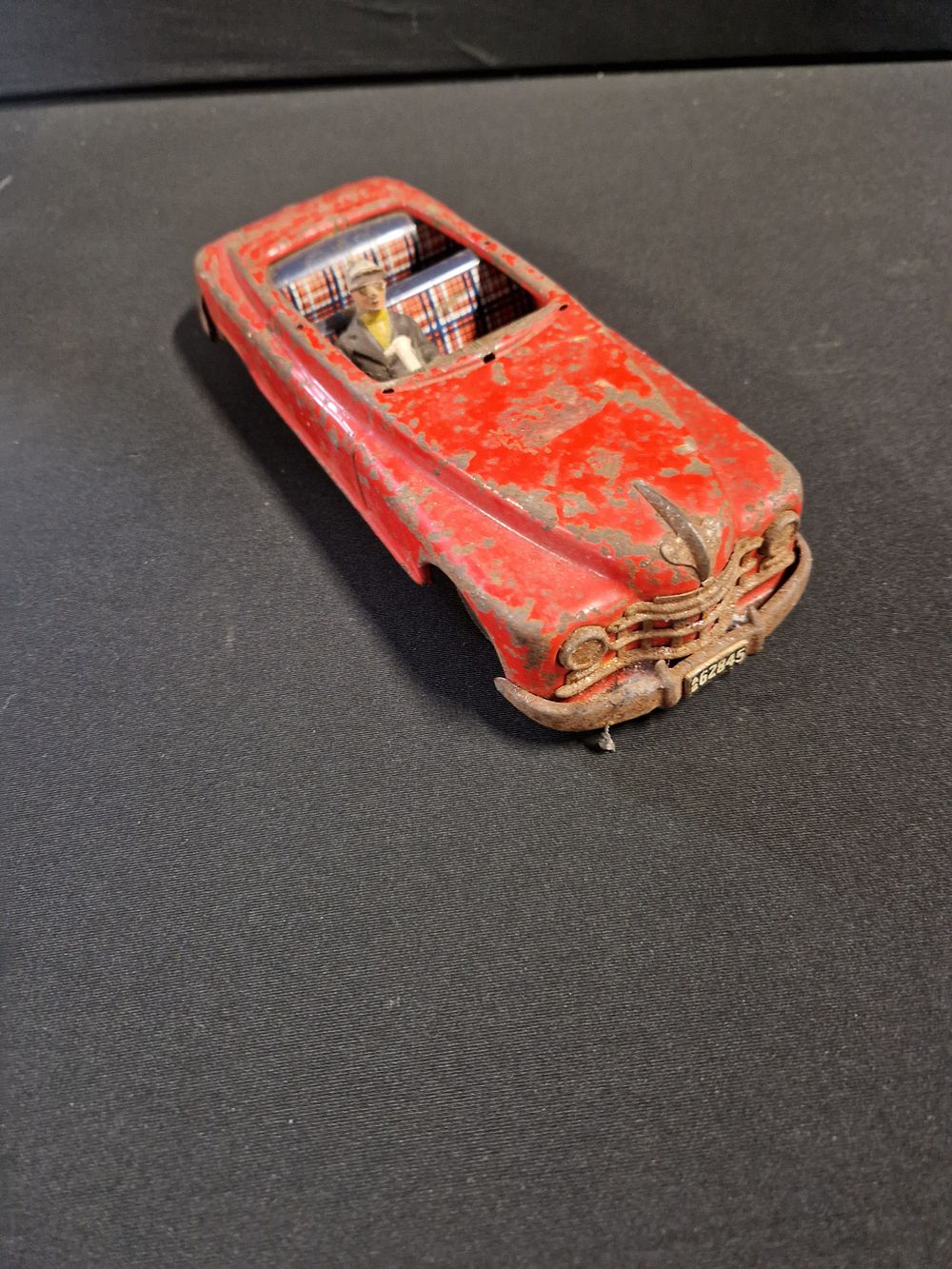 Lot 423: Large Vintage Tin Plate Arnold Model Car