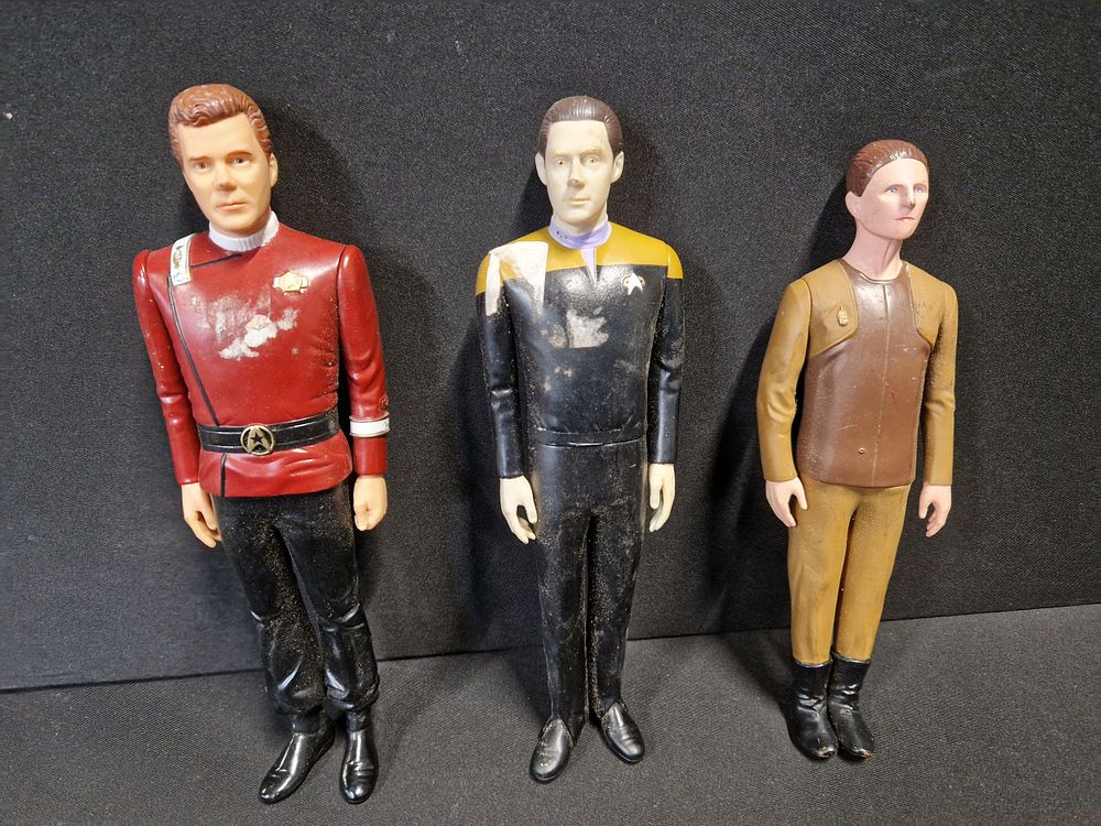 Lot 426: Collection of Vintage Star Trek figurines