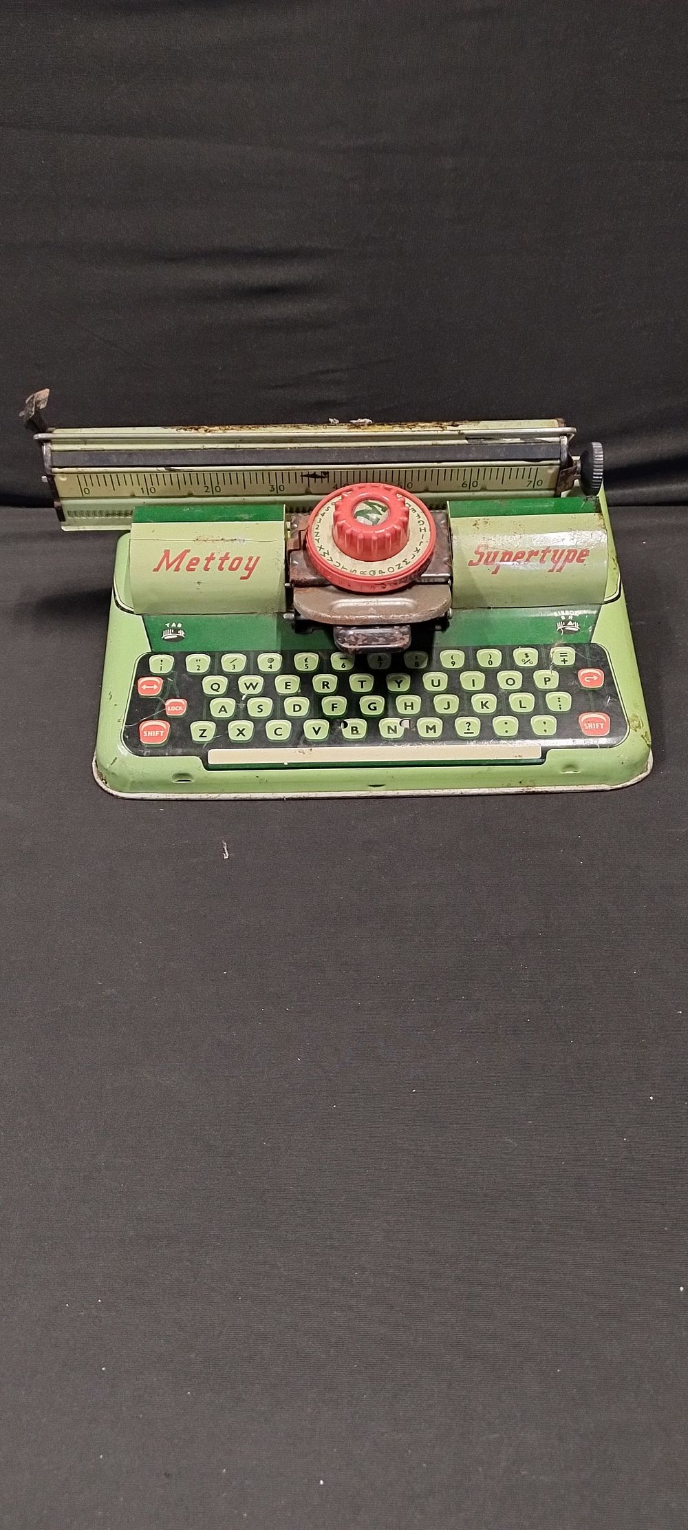 Lot 440: Vintage tin plate Mettoy Supertype. Typewriter