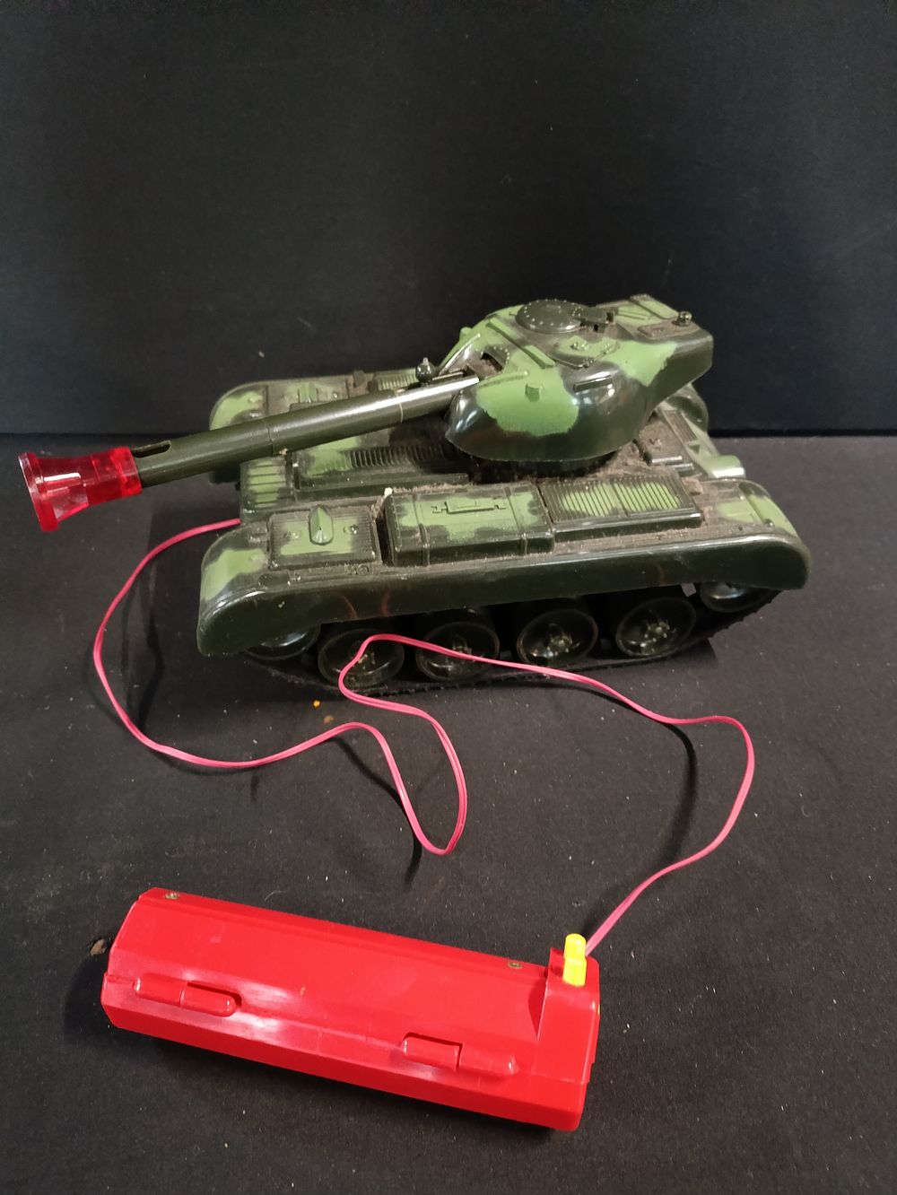 Lot 453: Vintage remote control tank