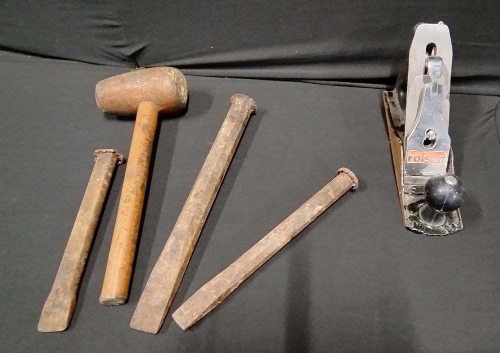 Lot 460: Vintage tools including 3; various size bolsters,lead workers...