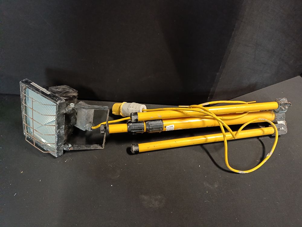 Lot 473: Faithful power plus worksite tripod light