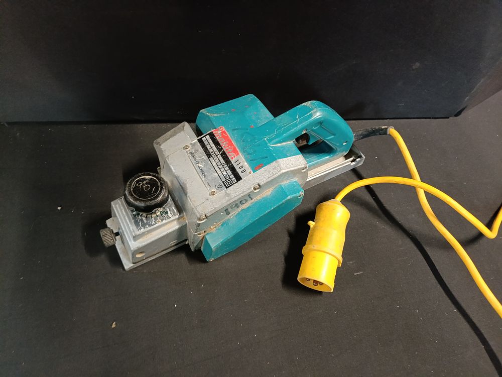 Lot 476: Makita 1100 worksite Riding Planer