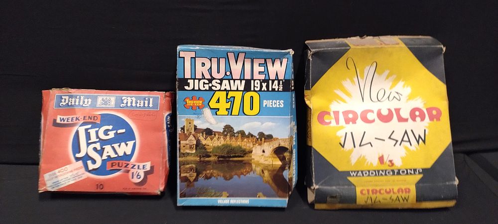 Lot 484: Collection of vintage games including Brickplayer, Circular jig-saw,...