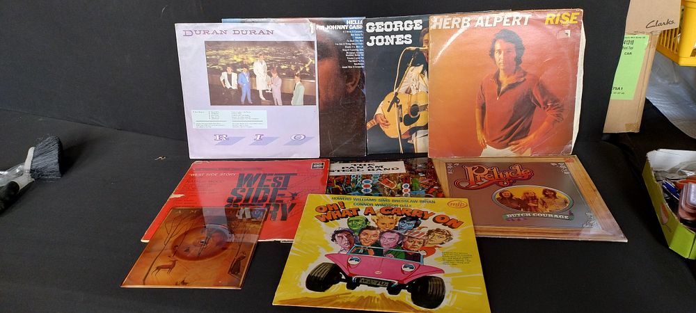 Lot 174: 8 vinyl albums and 1 single various artists...