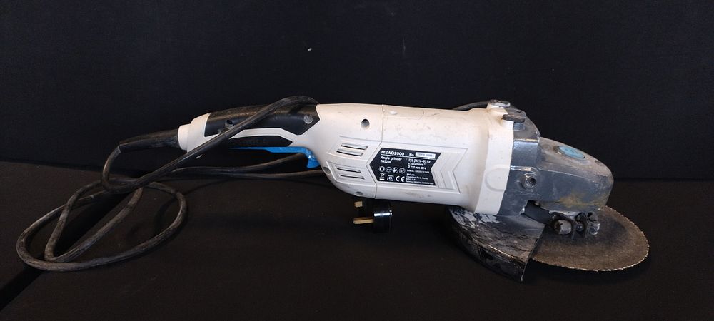 Lot 184: Macalister MSAG2000 Angle grinder 2000W.Tested for power