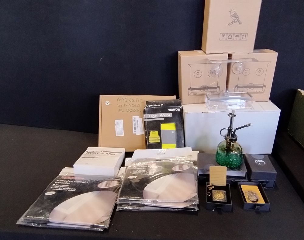 Lot 185: Various items including Magnetic window screen, window viewing...