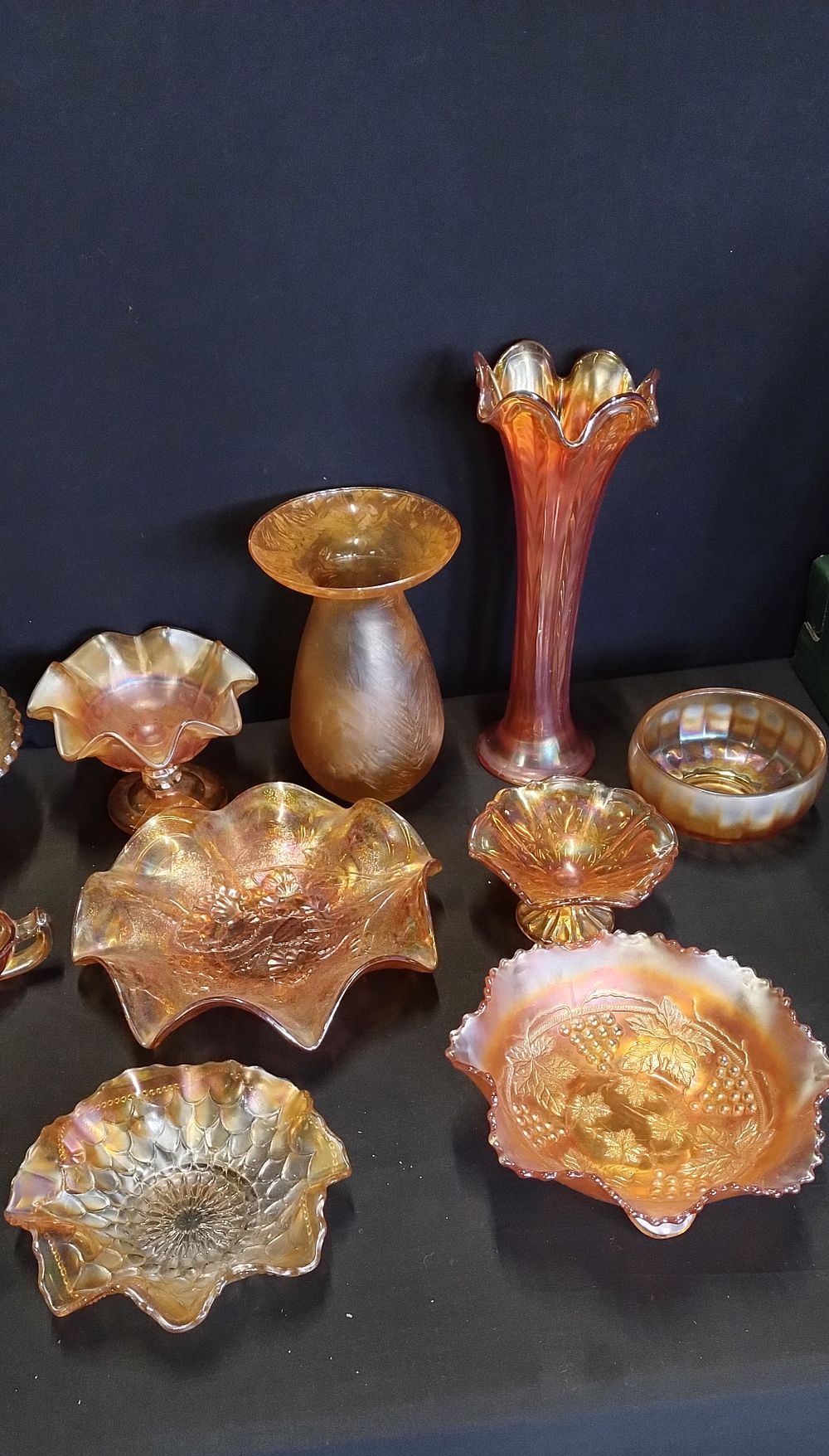 Lot 193: Collection of 14 carnival glass, including dishes, butterfly,...