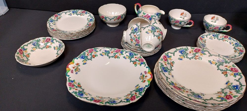 Lot 223: Royal Cauldon 31 x piece dining set including...