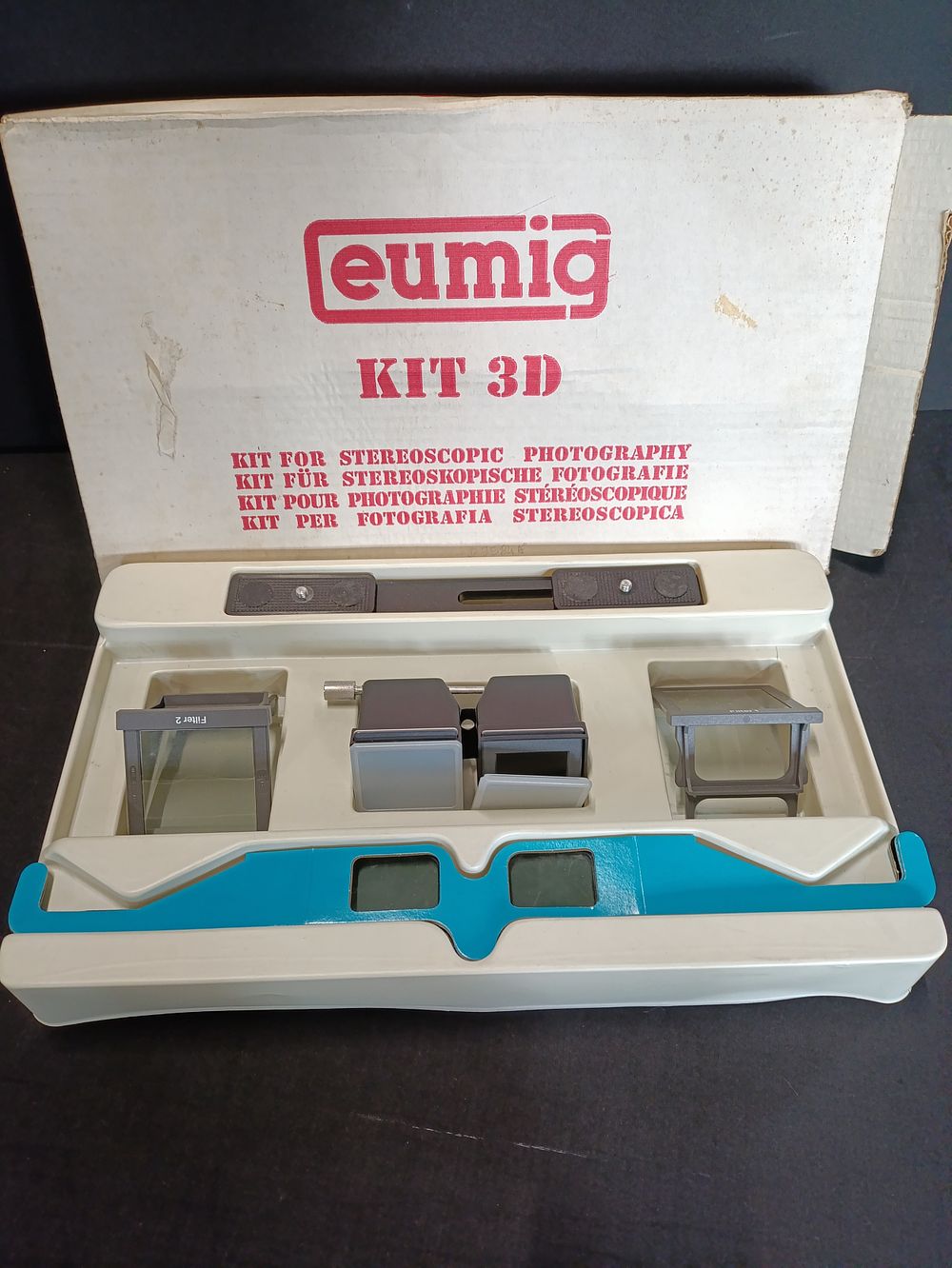 Lot 225: EUMIG 3D Photo Viewer Stereoscopic Kit