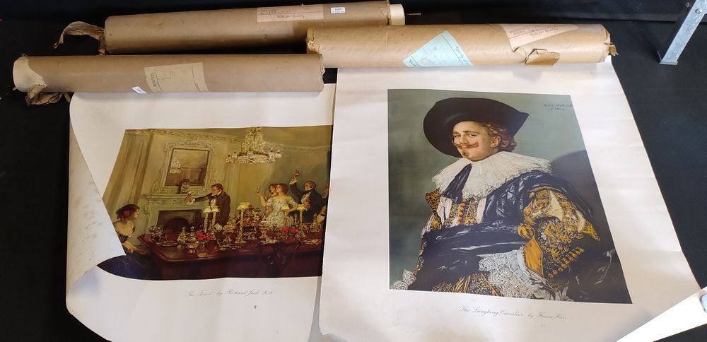Lot 231: 8 pictures in tubes featuring different subjects