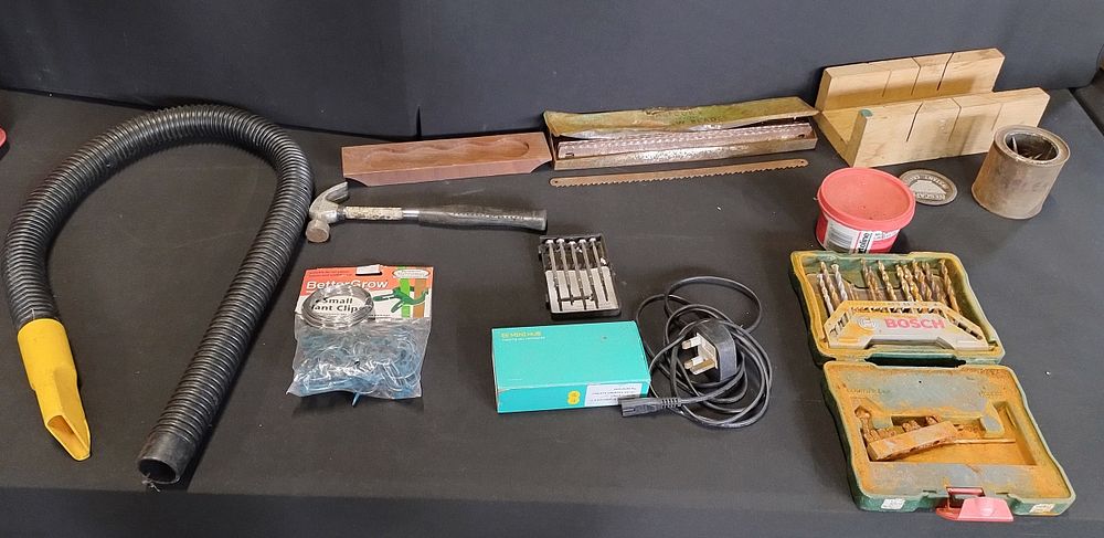 Lot 232: Mixed lot of tools and other items, including...
