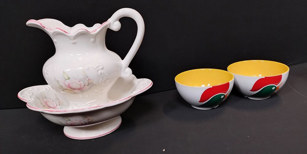 Lot 235: Regal collection water jug and bowl with a...