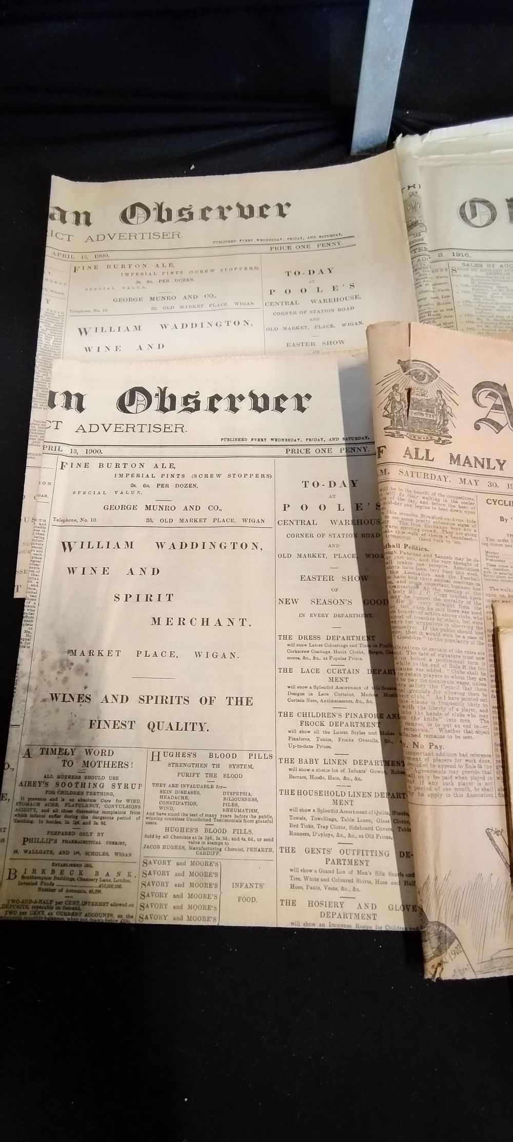 Lot 242: Various newspapers from 1900-1909. Featuring different subjects