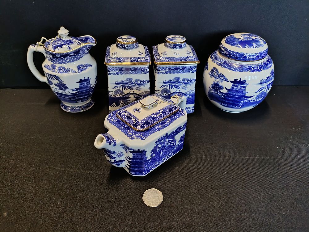 Lot 273: Collection of vintage Ringtons Blue and White pottery...