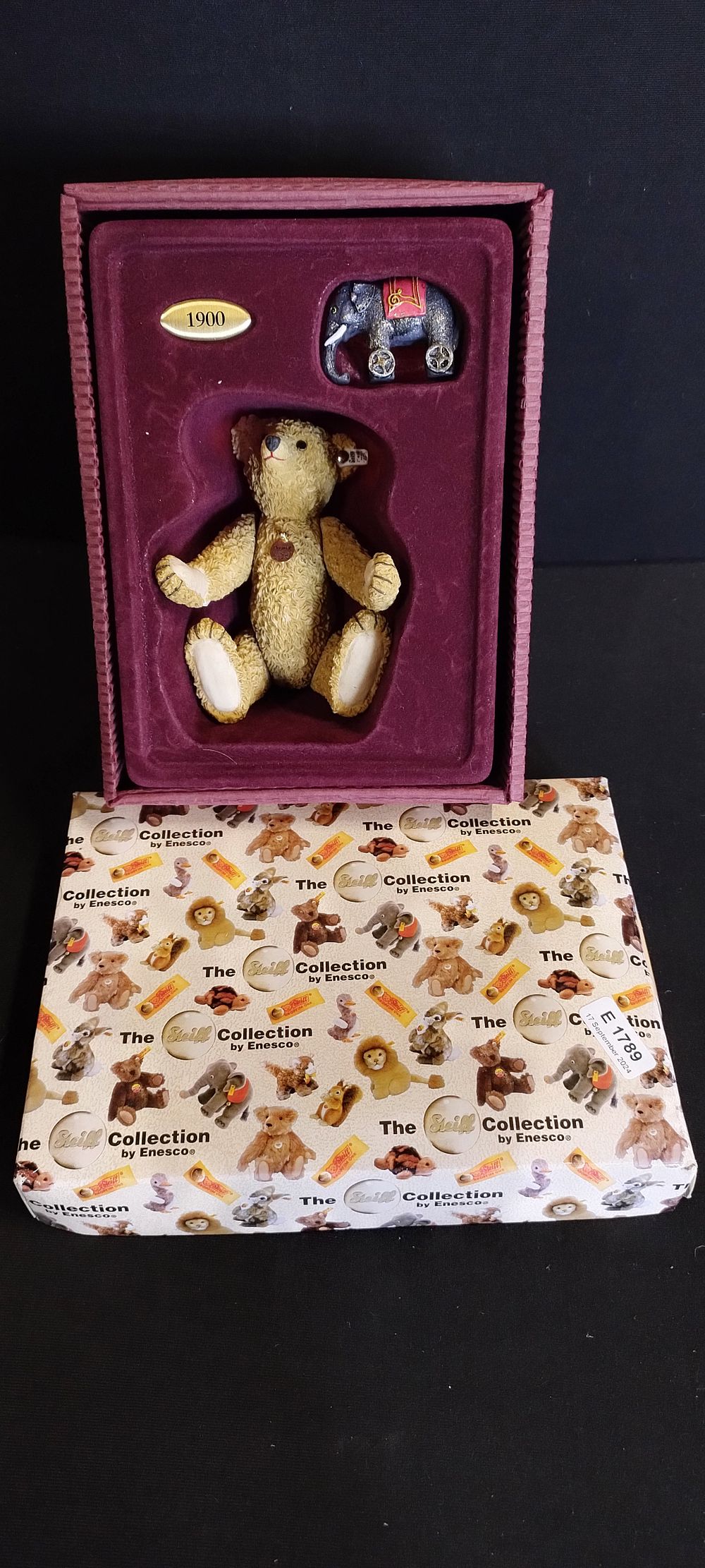 Lot 334: Stieff collection set of 2, porcelain figurine of...