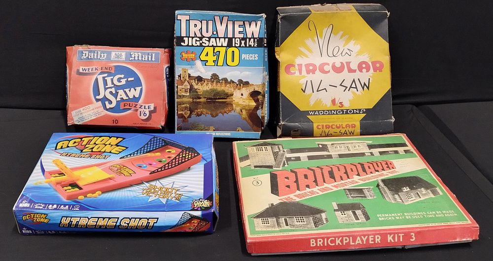 Lot 337: Collection of vintage games including Brickplayer, Circular jig-saw,...