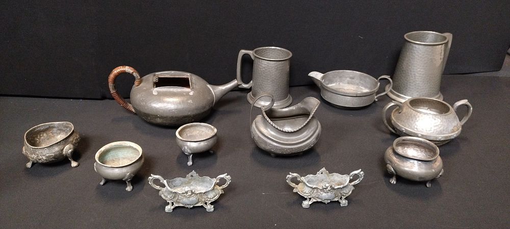 Lot 346: Collection of vintage and antique pewter items including...