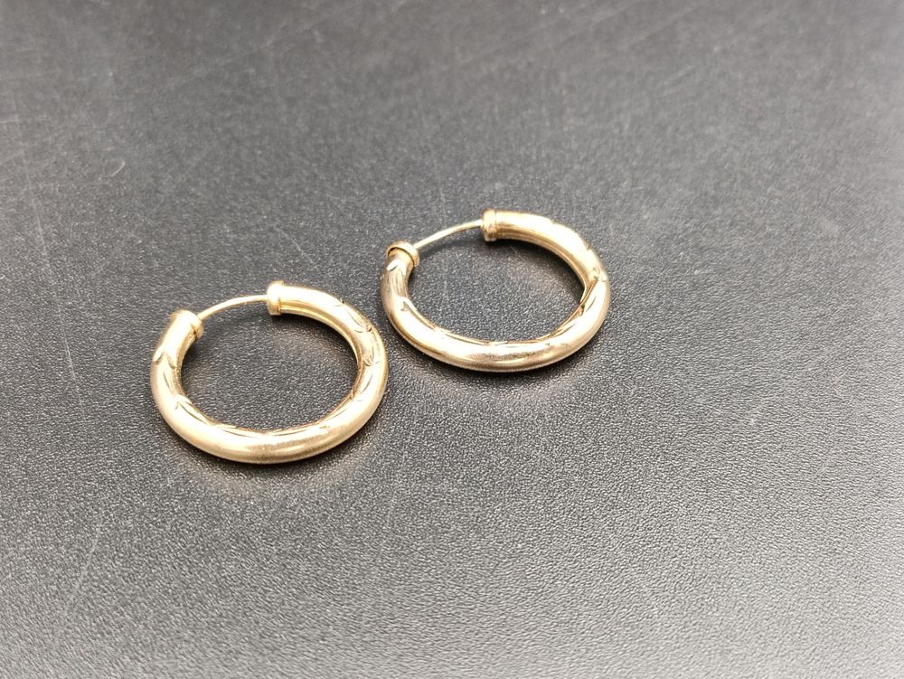 Lot 35: Vintage pair of 9ct Gold (tested) earrings with...