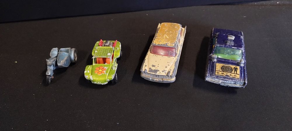 Lot 419: 4 vintage diecast vehicles Corgi, Matchbox, Lesney, Triumph...