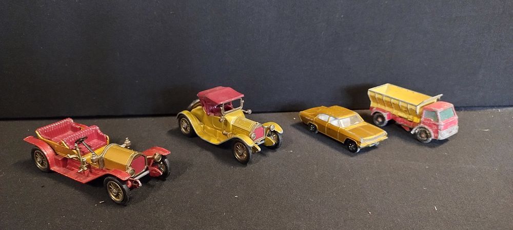 Lot 420: Selection of vintage diecast vehicles