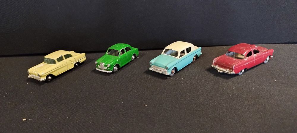 Lot 421: Selection of vintage diecast vehicles, Lesney, vauxhall victor,...