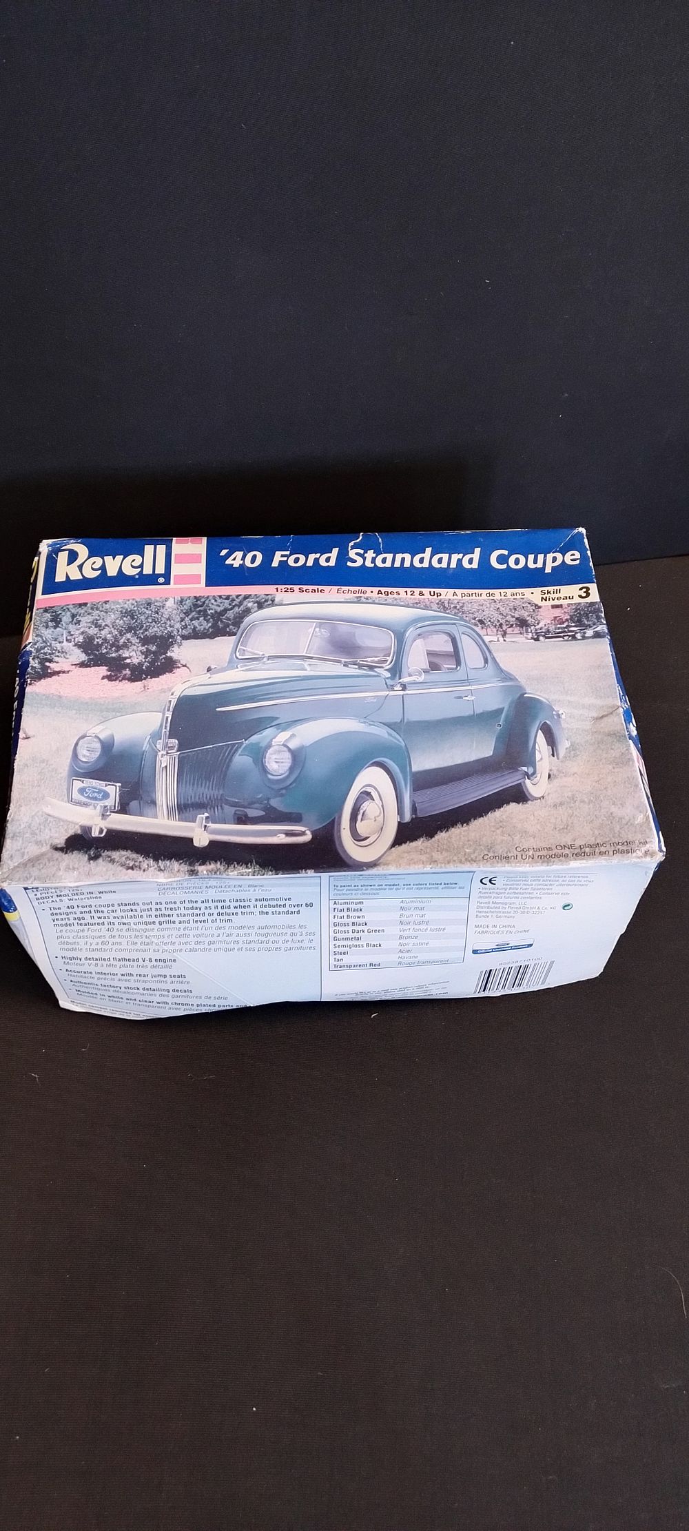 Lot 430: Revell '40 Ford Standard Coupe 1:25 Scale model...