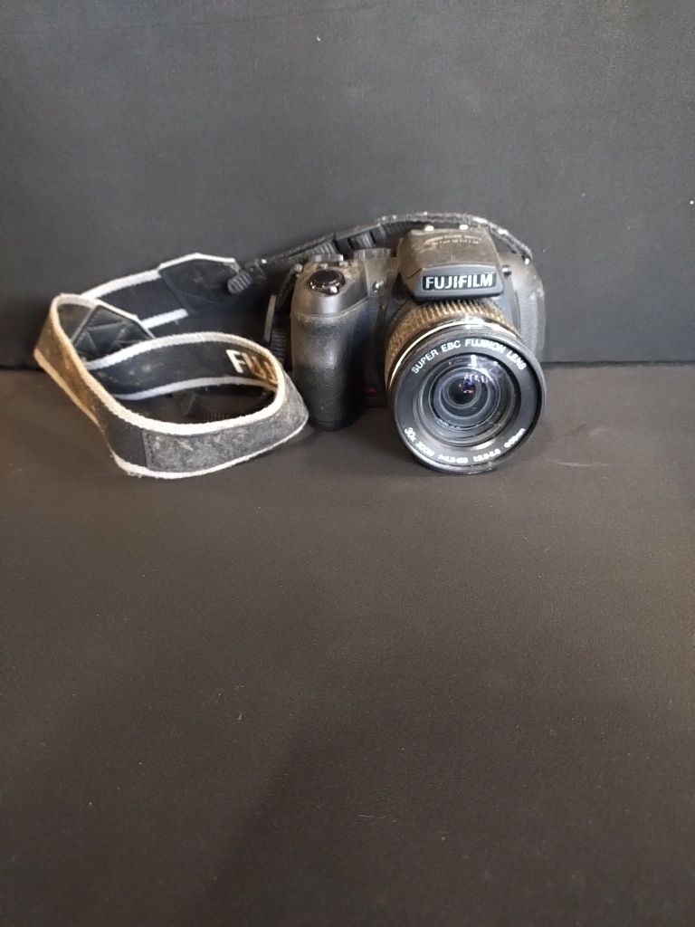 Lot 445: Fujifilm finepix HS20EXR 30x zoom. Super EBC fujinon...
