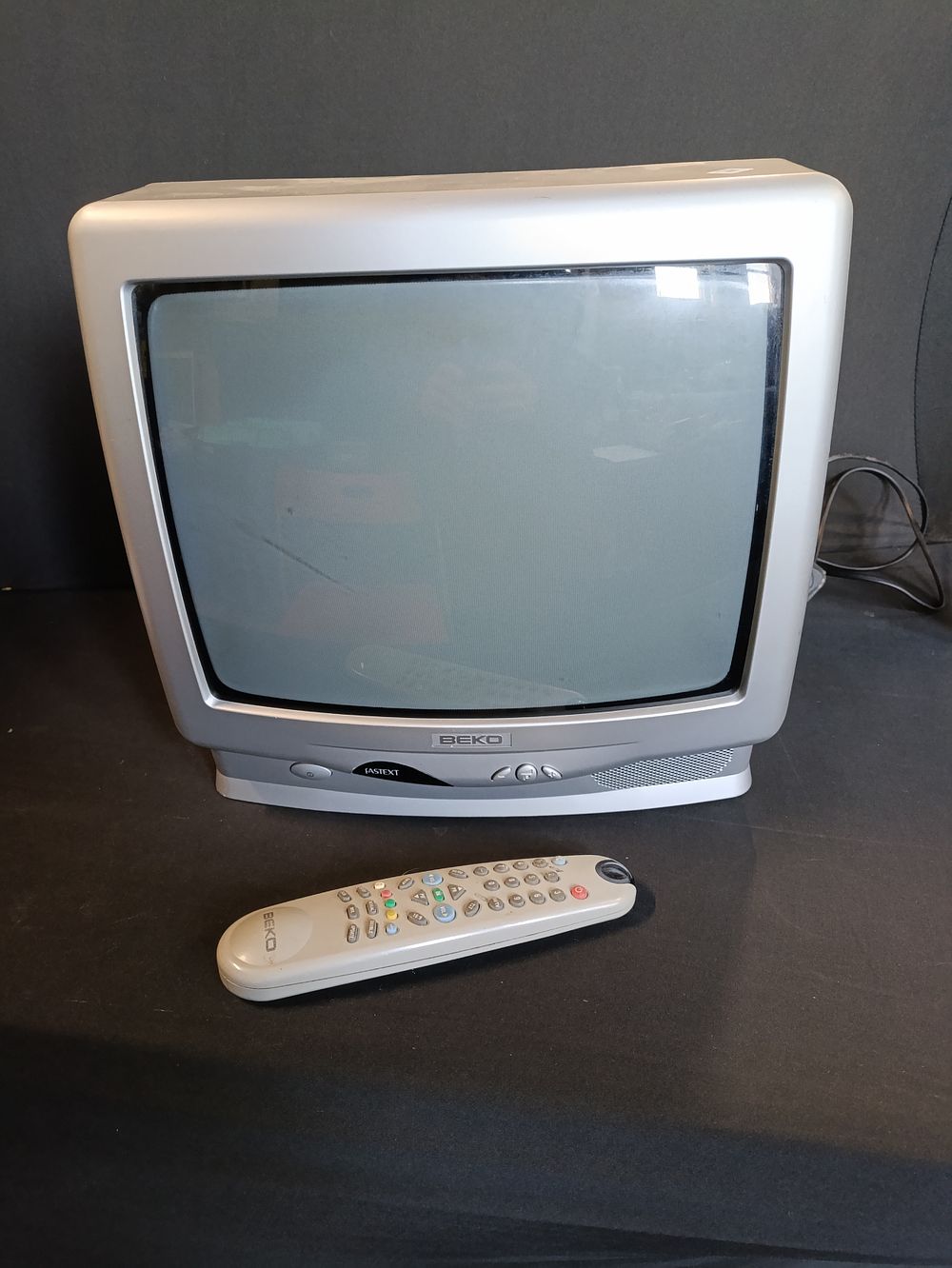 Lot 482: Retro Gaming TV Beko 14" CRT TV with...