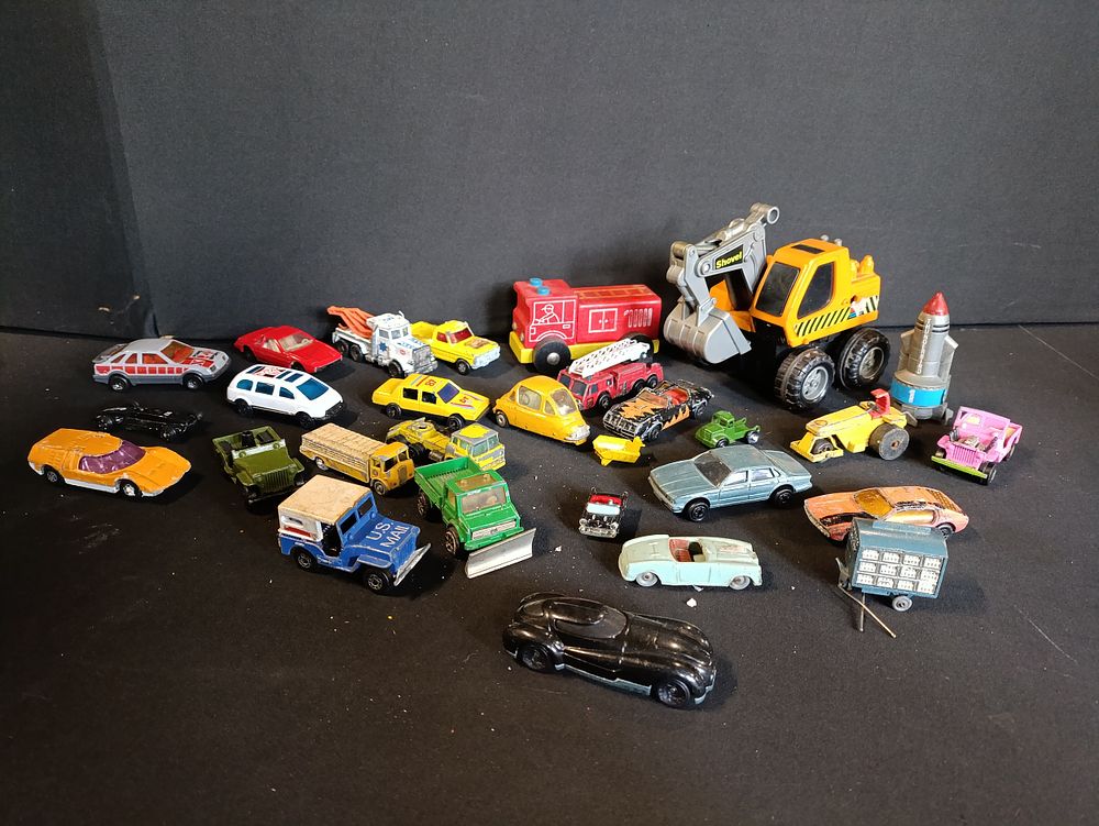 Lot 484: Selection of vintage model vehicles including Matchbox, Lesney,...