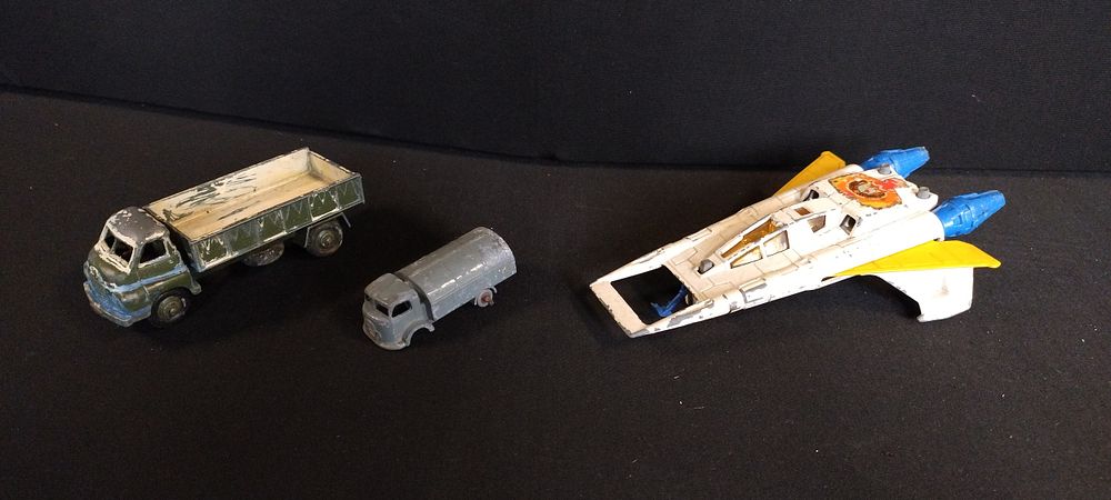 Lot 510: Vintage diecast vehicles Matchbox, Corgi, bucket Rogers Star...