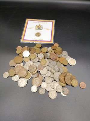 Collection of vintage mixed coins including a Queen Elizabeth Golden Jubilee commemorative coin 