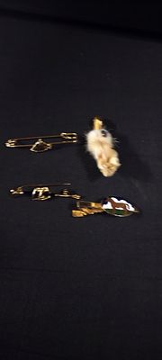 Collection of 4 brooches, horse riding and a rabbits foot with a coloured stone