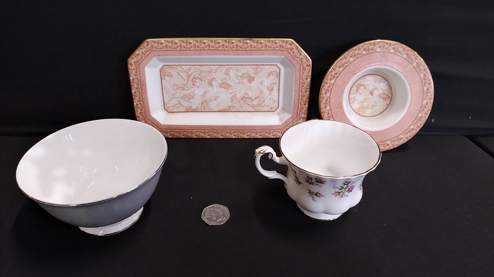 Lot 160: Vintage Wedgwood 1998 Venus Trinket Jewelry Dish and...