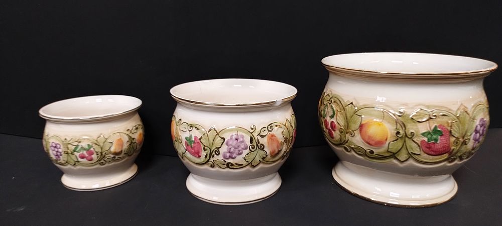 Lot 171: 3 porcelain Cercapia 1937 hand painted planters with...