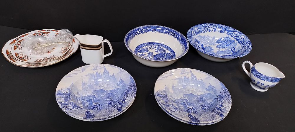 Lot 185: Various items including blue and white dishes, Copeland,...