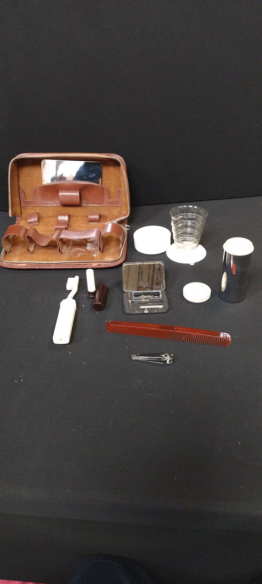 Lot 186: Mens vintage travel grooming kit with mirror,comb, shave...