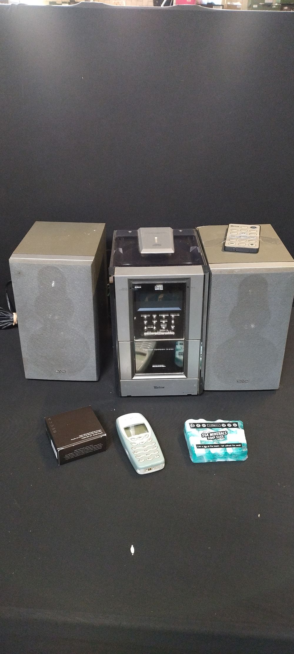 Lot 196: Tevion midi stereo system with speakers With remote...