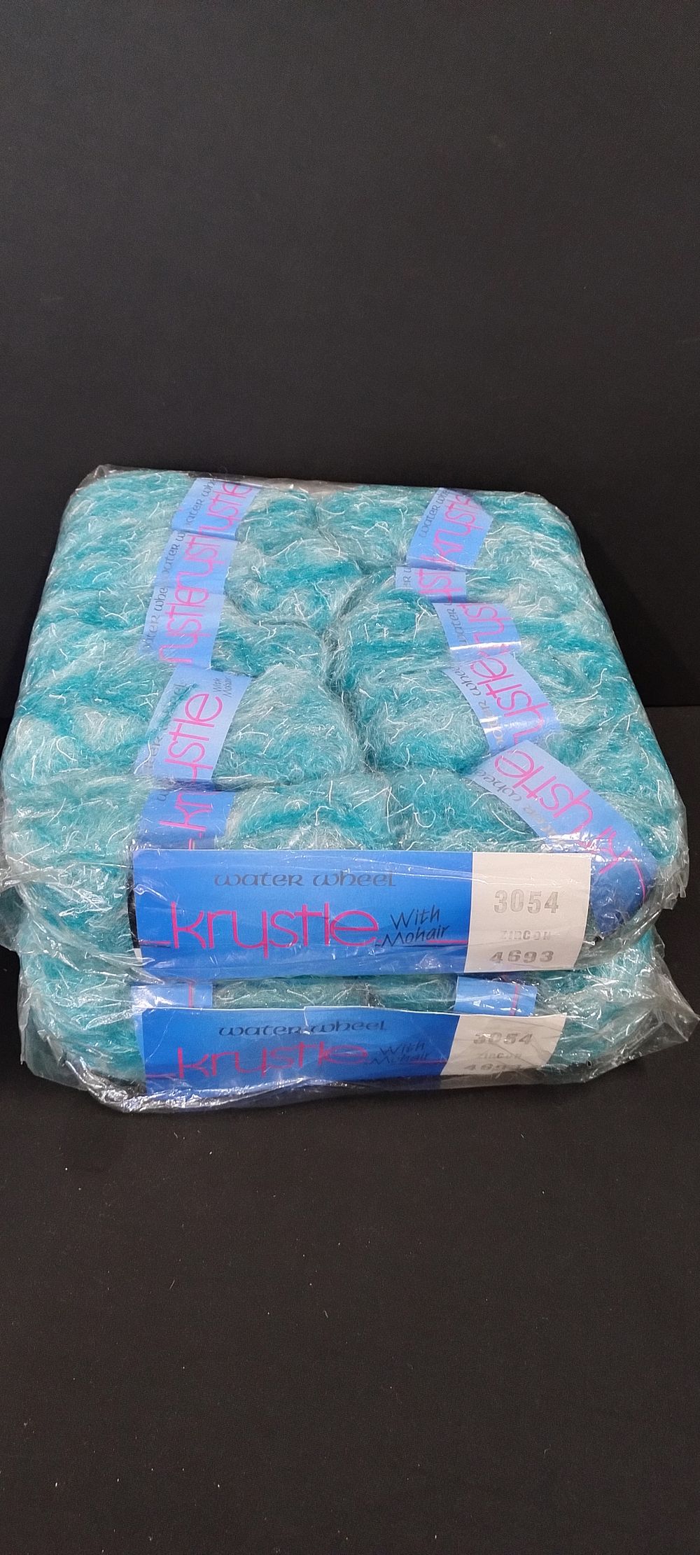 Lot 204: 20 balls of Krystle wool in Zircon colour,...