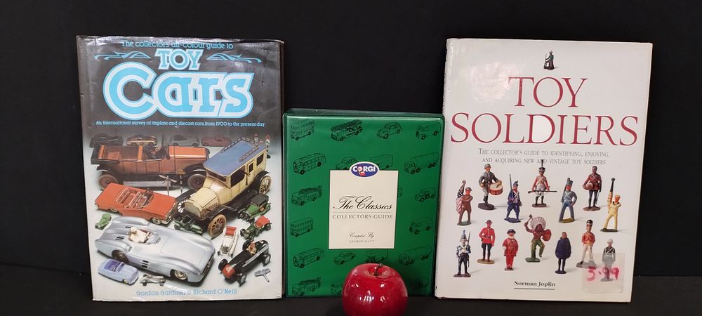 Lot 214: 3 collectors books, corgi, toy soldiers and toy...