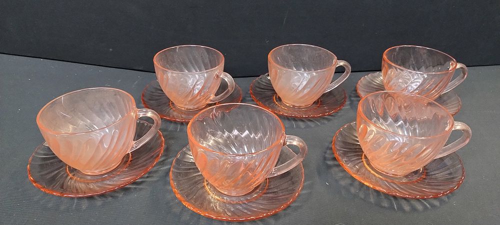 Lot 231: Arcoroc France, Rosaline collection 6 x pink glass...