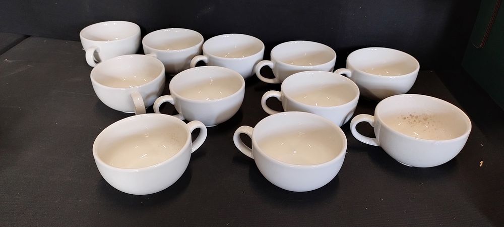 Lot 246: 24 Churchill white cappuccino cups