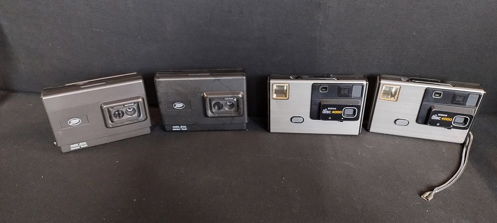 Lot 266: 4 cameras.2 x Kodak Disk 4000, 2 x...