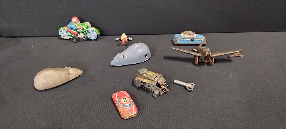 Lot 272: Vintage tin plate litho toys, German Schuco clockwork...