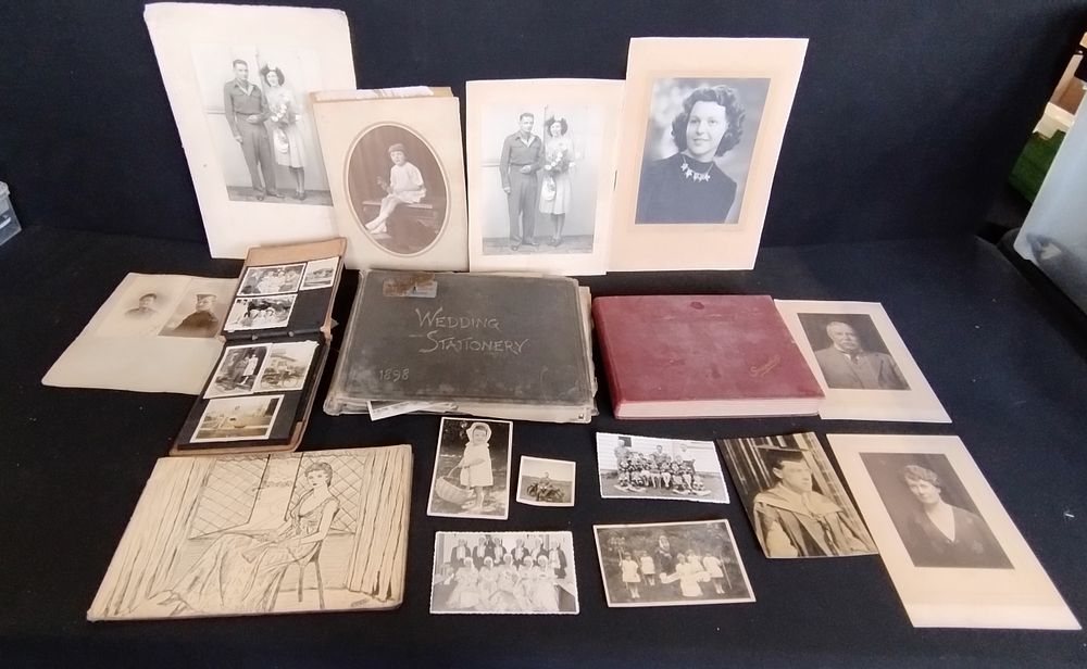 Lot 282: Selection of vintage photography, albums and a wedding...